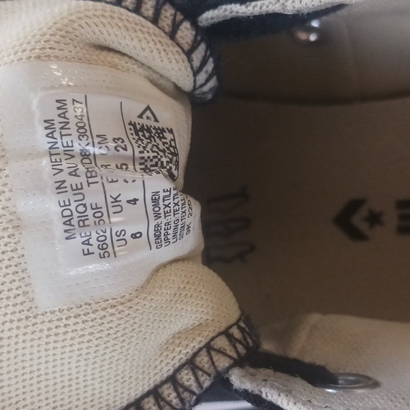 Platform low classic chuck taylors  size 6 womens - Picture 2 of 5